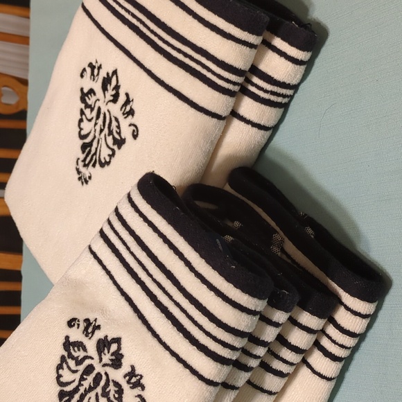 black and cream towels